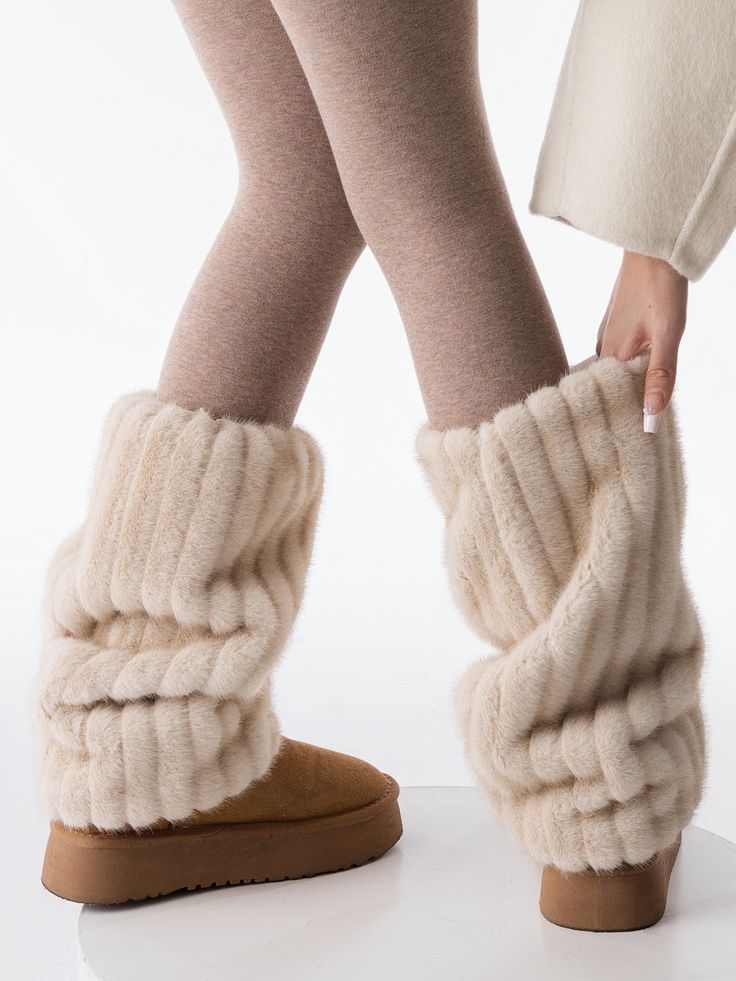 The price is for a pair of leg warmers only, others are not included. Garment Size SizeFree SizeFull Length40 Puffy Leg Warmers, Leg Warmer Boots, Fluffy Boots Outfits, Fluffy Legwarmers, Cute Cozy Winter Outfits, Warm Outfits For Winter, Cute Warm Outfits, Chunky Leg Warmers, Fleece Leg Warmers