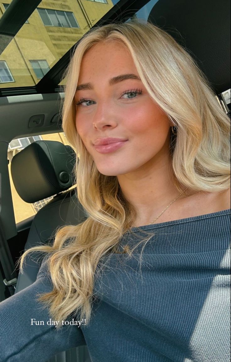 Honey Blonde Hair With Bright Money Piece, Everyday Makeup Blonde Hair Blue Eyes, Rylee Arnold Hair, Hair For Pale Skin Blue Eyes, Warm Bright Blonde Hair, Beautiful Blonde With Blue Eyes, Blonde Celebs, Natural Blonde Hair With Highlights, Blonde Hair For Pale Skin