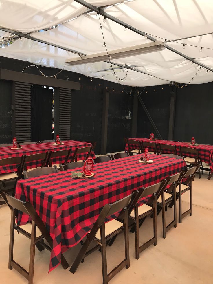 the tables are covered with red and black checkered tablecloths