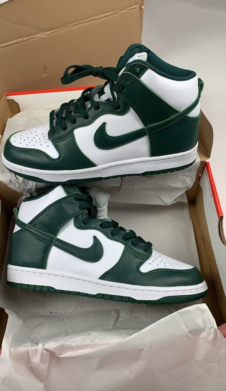 Nike Dunk High Australia, Dunk High Australia, Emerald Green Shoes, Green Nike Shoes, Green Jordans, Dr Shoes, Jordans Girls, All Nike Shoes, Cute Nike Shoes