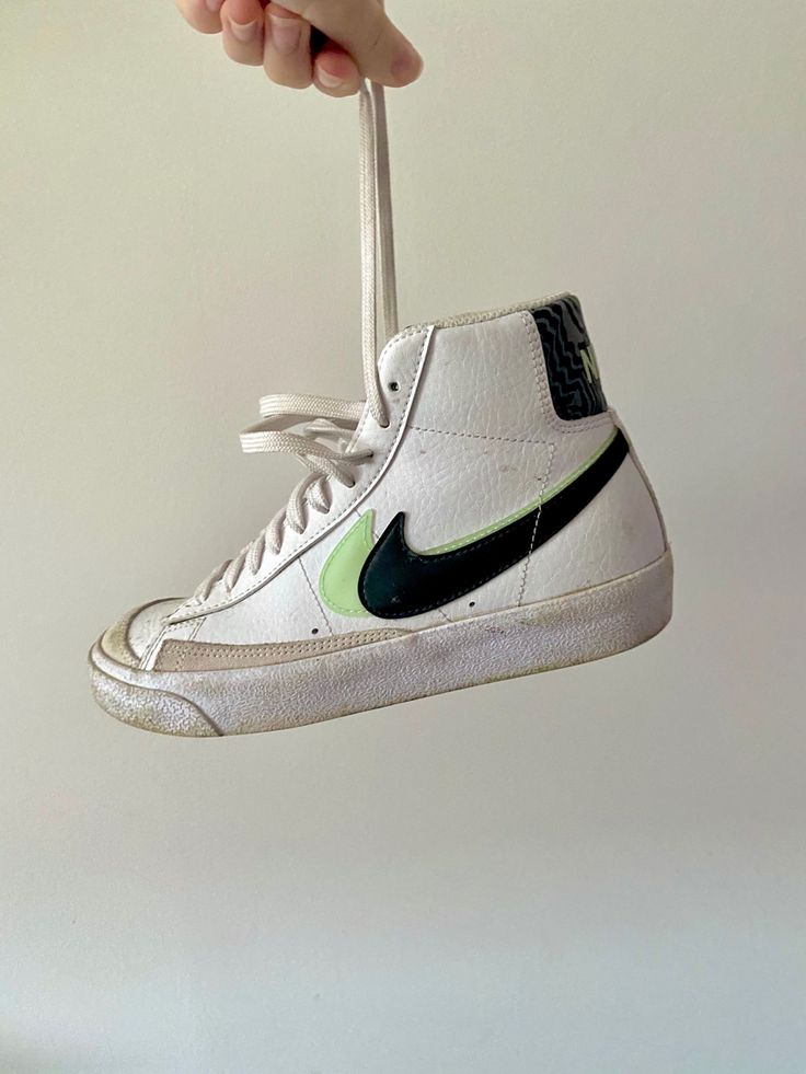 Nike Blazer Mid 77 Green, Green Nike Blazer, Nike Blazer Aesthetic, Blazer Aesthetic, Nike Blazers Outfit, Aesthetic Nike, Custom Sneakers Diy, Nike Blazers, Nike Blazer Mid 77