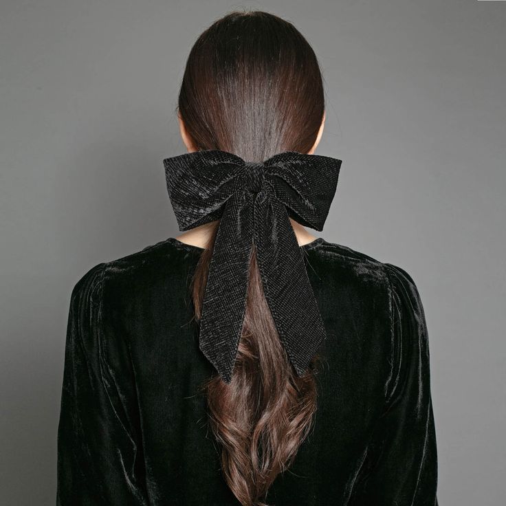 Add a touch of charm to your winter wardrobe with the Crinkle Velvet Bow Hair Clip—the only hair accessory you'll need this season! Available in Black, Pink, and Navy, this super cute bow is crafted from luxurious crinkle velvet, making it the ideal finishing touch to any outfit. Whether you're dressing up for a festive event or simply adding a playful touch to your everyday look, the Crinkle Velvet Bow Hair Clip is both stylish and versatile.  Perfect for adding a dash of luxe to your All That Glitters winter looks, this bow is as practical as it is adorable. 95% POLYESTER/5% ELASTANE Simple Ponytails, Summer Color Palette, Bow Hair Clip, Brand Magazine, Velvet Blouses, Artisan Gift, Zodiac Gifts, Zodiac Jewelry, Velvet Bow