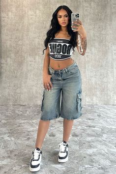 Bermuda Shorts Outfit Black Women, Baggy Denim Shorts Outfit, Baggy Shorts Outfits Women, Outfits Con Bermudas, Baggy Shorts Outfit Street Styles, Boy Shorts Outfit Women, Big Shorts Outfit, Casual Outfits Girl, Long Shorts Outfits