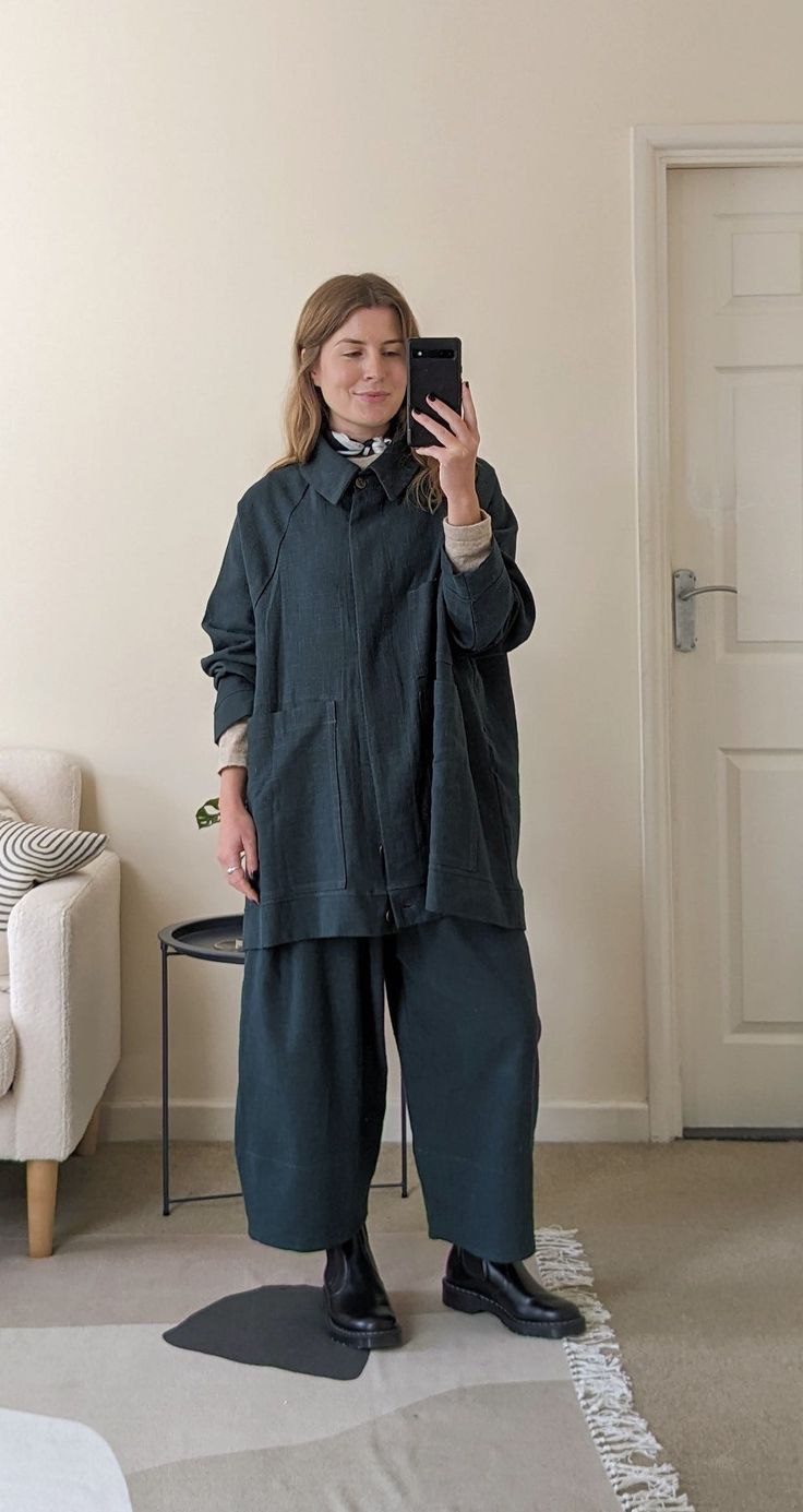 Do you wear oversized clothing if you're petite? I do. And I break a whole load of other style 'rules' we're told to follow. Read more here: https://angharadjones.substack.com/p/7-style-rules-i-always-ignore All Black Oversized Outfit, Oversized Minimalist Outfit, Wear What You Want, Hoodie Outfit Work, Petite Oversized Outfits, Oversized Work Outfit, Japandi Outfits, Japandi Fashion, Chic Edgy Outfits