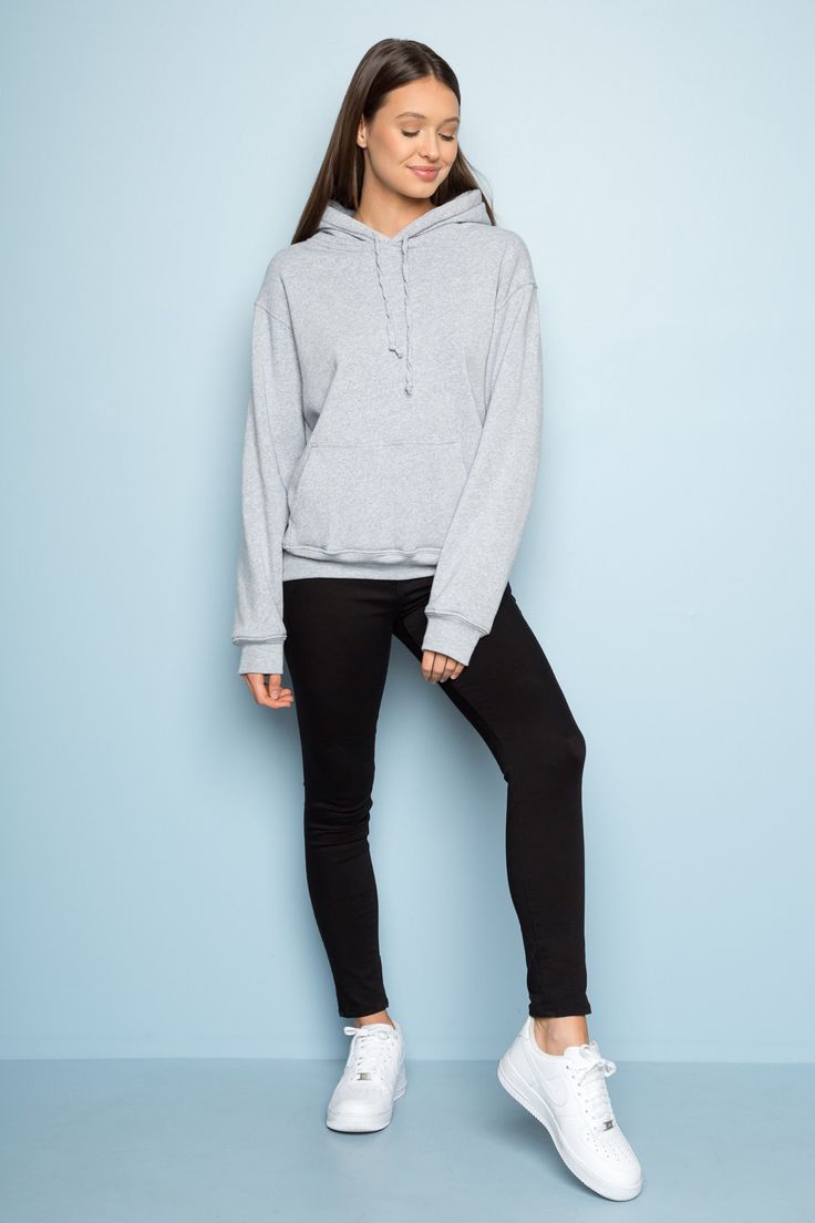 Brandy Melville grey sweater outfit Jeans With Hoodie Outfit, Gray Hoodie Outfit, Christy Hoodie, Grey Sweater Outfit, Brandy Melville Outfits, Skirt Streetwear, Brandy Melville Sweaters, Gray Jeans, Sweater Outfit