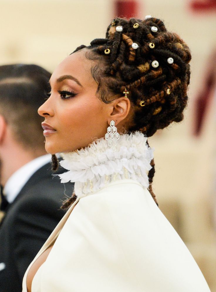 13 Regal Ways To Rock Your Locs This Wedding Season+#refinery29 Dreadlock Wedding Hairstyles, Summer Wedding Makeup, Amazing Wedding Makeup, Beautiful Wedding Makeup, Black Wedding Hairstyles, Natural Hair Bride, Makeup Pengantin, Best Wedding Makeup, Faux Locs Hairstyles