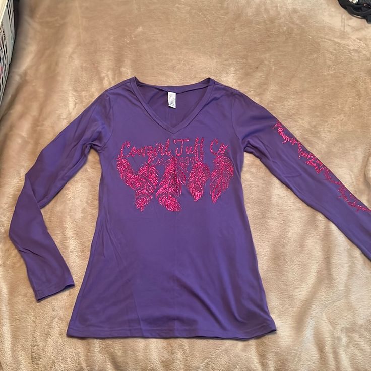 Cowgirl Tuff Co. Purple Long Sleeve With Dark Pink Glitter Graphics. Logo On Front And Barbed Wire/Star Pattern On Sleeve. Youth Large (12-14) Never Worn Fitted Long Sleeve Purple T-shirt, Purple Stretch Tops With Letter Print, Stretch Purple Tops With Letter Print, Long Sleeve Cotton Tops With Glitter Print, Fitted Glitter Print Cotton Top, Fitted Cotton Top With Glitter Print, Purple Fitted Long Sleeve T-shirt, Purple Letter Print Top For Fall, Purple Long Sleeve Top With Graphic Print