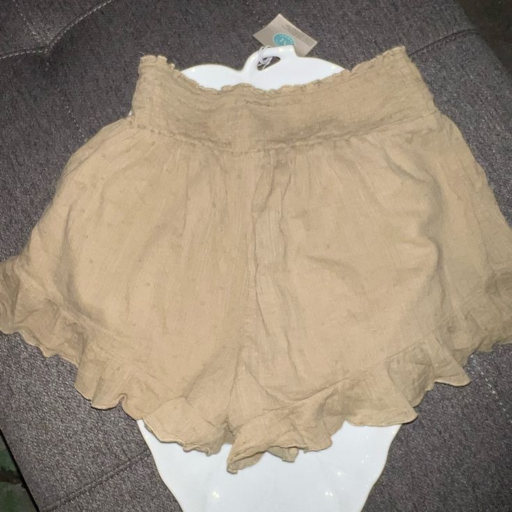 Forever 21, Size M, Linen, Ruffle Shorts. Excellent Condition Never Worn. No Tags. Tan In Color. Match These With A White Baby Tee Or Tank. Cute And Comfy. Forever 21 Summer Bottoms For Day Out, Summer Bottoms From Forever 21 For Day Out, Trendy Beige Shorts For Beach Season, Forever 21 Bottoms For Spring Vacation, Forever 21 Casual Spring Bottoms, Forever 21 High Waist Bottoms For Vacation, Forever 21 Fitted Summer Bottoms, Forever 21 Short Bottoms For Day Out, High Waist Forever 21 Bottoms For Vacation