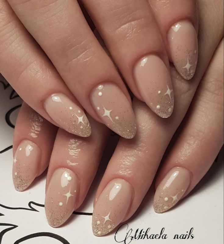 Minimal Star Nail Art, Oval Star Nails, Star Gel Nail Designs, Nude Nails Bridesmaid, Minimal Sparkle Nails, Shiny Star Nails, Short Almond Nails Stars, Wedding Nails Stars, Star Tip Nails