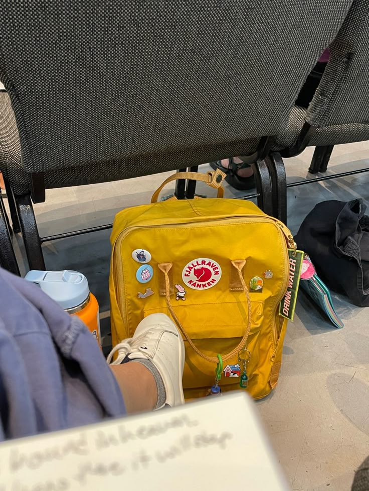 Fjallraven Kanken Backpack Yellow, Yellow Kanken Backpack, Fjallraven Kanken Yellow, Yellow Kanken Aesthetic, Yellow Backpack Aesthetic, Kanken Mini Aesthetic, Kanken Bag Aesthetic, Kanken Backpack Aesthetic, Kanken Style