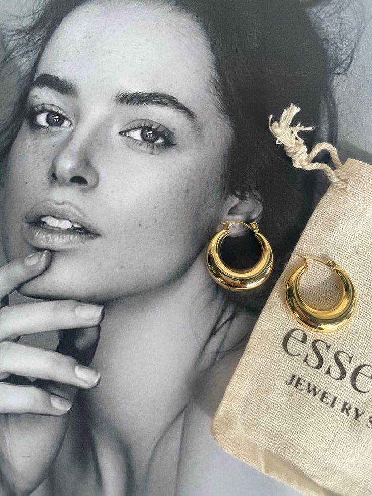 Chunky Gold Hoop Earrings Small Gold Hoop Earrings Thin Gold | Etsy Chunky Hoop Earrings Outfit, Gold Hoop Earrings Outfit, Hoop Earrings Aesthetic, Handmade Fabric Bags, Chunky Gold Hoop Earrings, Small Gold Hoop Earrings, Golden Hoops, Earrings Aesthetic, Small Gold Hoops