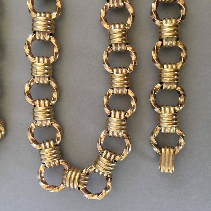 Minimum order is $10.00 - Prior to shipping charges.  Heavy twisted links measure 13mm = 1/2 inch.  This handmade chain is a Mercedes Benz of chains.  It's easy to work with, the twist wire links are not soldered and can be opened and closed. Raw Brass  1 Order = 1/2 Foot, If you order multiples, you will receive one continuous piece. Gorgeous when paired w/ these brass clasps: (pictured above) https://www.etsy.com/listing/175869865/brass-sailors-clasp-large-spring-ring Small Envelopes, Channel Setting, Gold Chains For Men, Twisted Wire, Seed Bead Necklace, Silver Bars, Chain Jewelry, Cool Stuff, Brass Chain