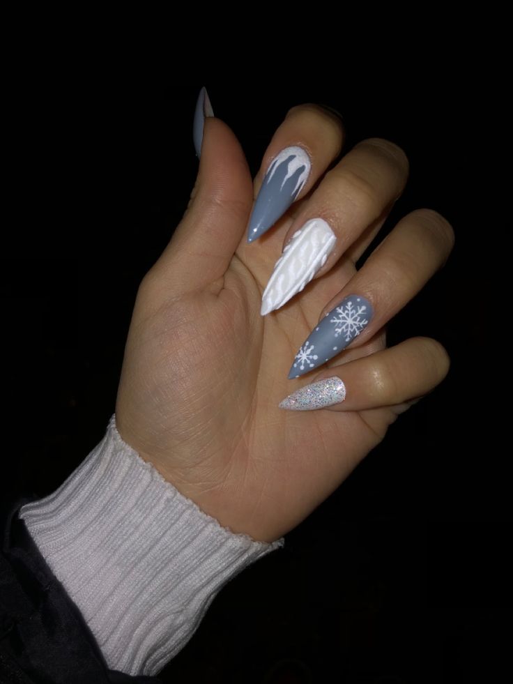 January Stiletto Nails, Winter Pointy Nails, Winter Stilleto Nails Design, Christmas Stiletto Nails Winter, Light Blue Stiletto Nails, Stiletto Winter Nails, Winter Nails Stiletto, Stiletto Nails Winter, Christmas Stilleto Nails