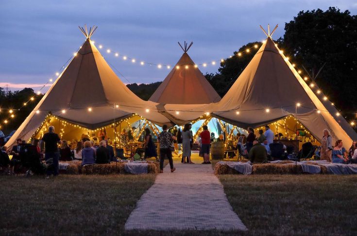 Festival wedding Festival Wedding Reception, Diy Festival Wedding, Wedding Teepee, Tipi Party, Tee Pee Wedding, Boho Festival Wedding, Rustic Festival Wedding, Festival Theme Wedding, Teepee Wedding