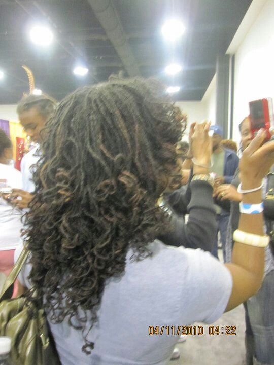 Curled Micro Locs, Sister Locs With Curls, Sisterlocks Aesthetic, Micro Locs Aesthetic, Sisterlocs Aesthetic, Layered Sisterlocks, Sisterlock Curls, Sister Locs With Bangs, Curled Sisterlocks