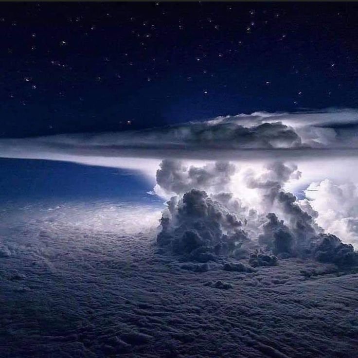 an image of clouds in the sky at night