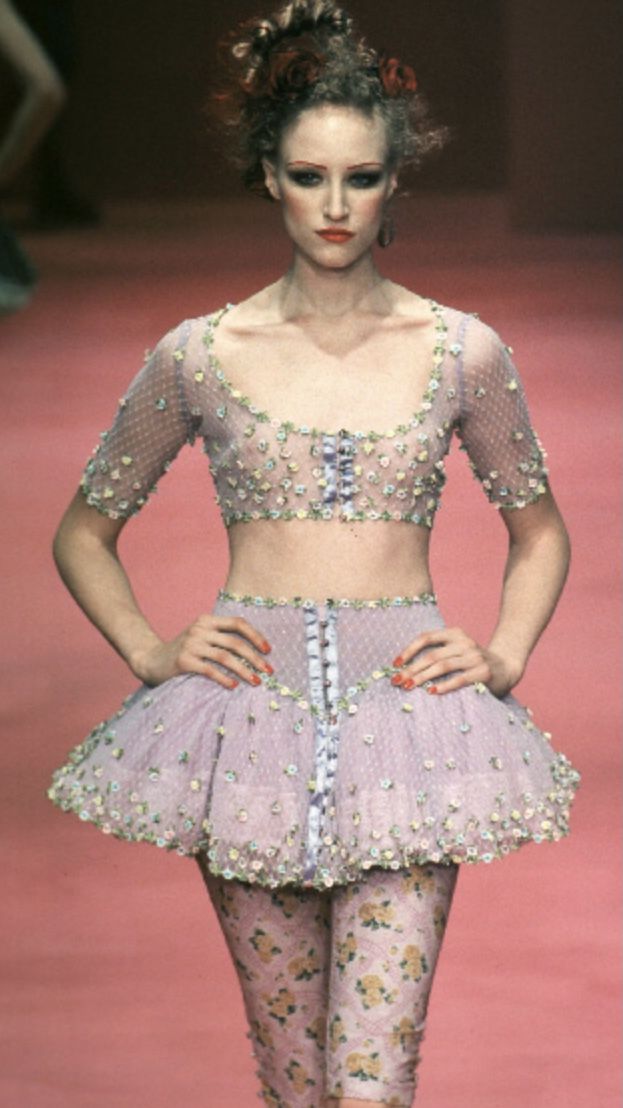 Betsey Johnson Aesthetic, Betsey Johnson 90s, Betsey Johnson Runway, Argumentative Antithetical Dream Girl, Catwalk Models, 90s Runway Fashion, Easter Fashion, Runway Fashion Couture, Runway Outfits