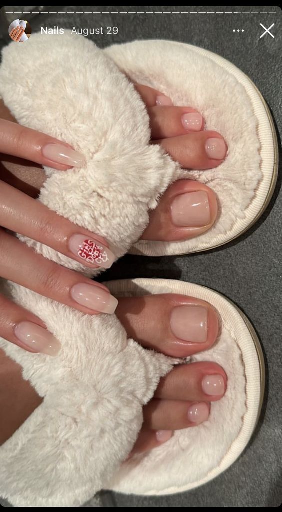 Milk Nails Pedicure, Natural Nail Pedicure, Pedicure Ideas Natural, Pedicure Ideas Pale Skin, Nude Nails Toes, Neutral Toenails, Pedicure Nude Colors, Old Money Pedicure, Short Toe Nails Pedicures