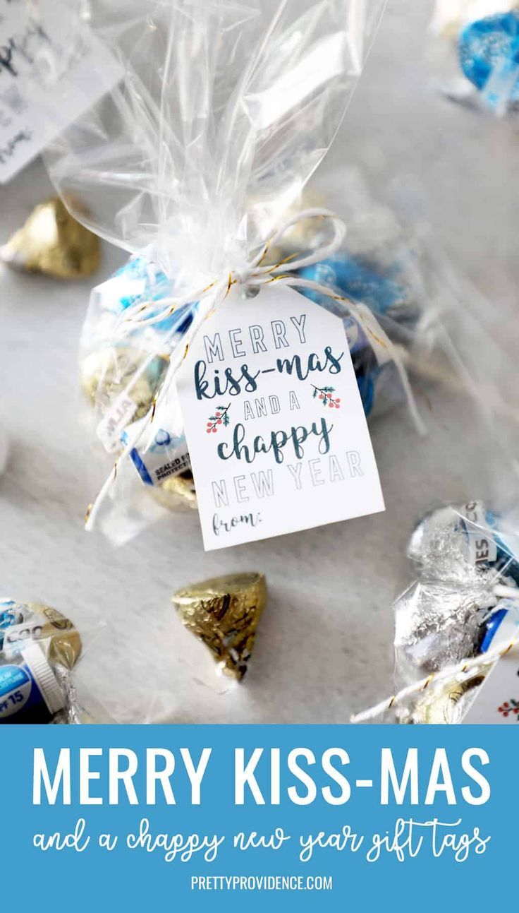 Merry Kissmas And A Chappy New Year Free Printable, Christmas Chapstick Gift, Chapstick Christmas Gift, Chapstick Christmas Printable, Chapstick Labels Printable Free, Chap Stick Gift Ideas Free Printable, Chapstick Gift Tag, Merry Kissmas Chappy New Year, Merry Kissmas Printable Free