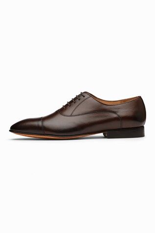 Dark brown leather oxford shoes with a semi squared toe. - Aza Fashions Fitted Cap Toe Loafers For Derby, Business Casual Goodyear Welted Cap Toe Oxfords, Oxford Material Cap Toe Loafers For Business Casual, Brown Goodyear Welted Cap Toe Dress Shoes, Masculine Cap Toe Oxfords With Leather Sole, Cap Toe Oxfords With Leather Sole, Business Lace-up Cap Toe Shoes With Goodyear Welting, Masculine Leather Shoes With Cap Toe, Masculine Cap Toe Dress Shoes With Goodyear Welt