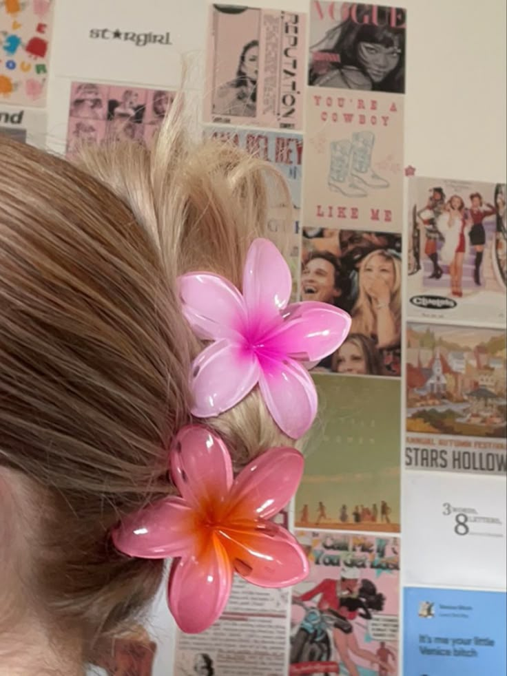 pink flower clip hairstyle , blonde hair 🩷 Flower Clip Hairstyles, Pink Flower Clip, Flower Claw Clips, Hawaii Hair, Pink Flower Hair Clip, Flower Claw Clip, Hair Clips Flower, Clip Hairstyle, Hairstyle Blonde