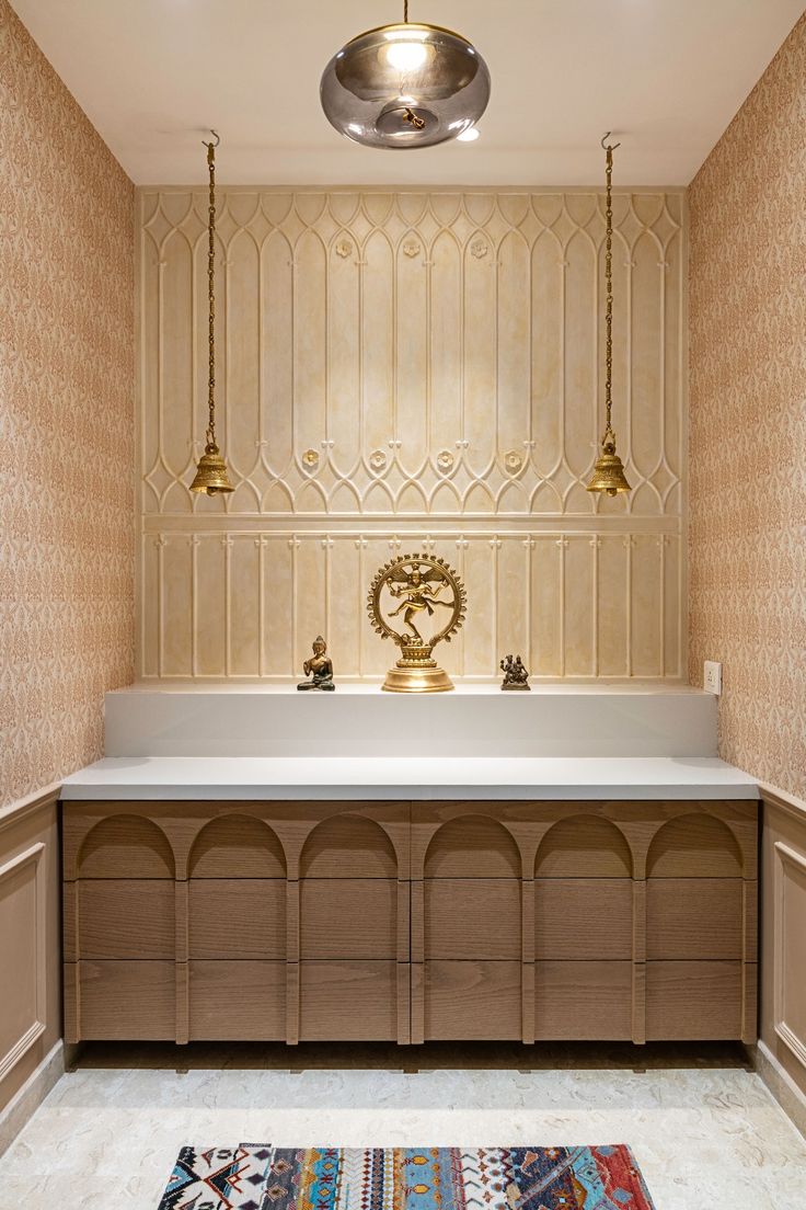 a bath room with two sinks and a rug