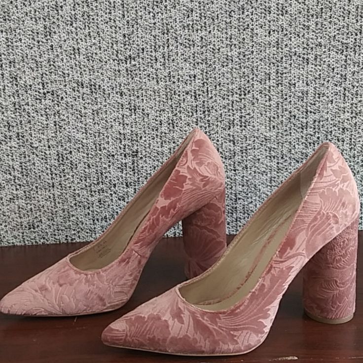 Beautifully Elegant Floral Embossed Velvet. A Stacked Column Heel Makes For An Updated Look On A Classic Shoe. Heel Is 4" High. Embossed Velvet, Classic Shoes, Elegant Floral, Look On, Shoes Women Heels, That Look, Shoes Heels, Size 7, Pumps