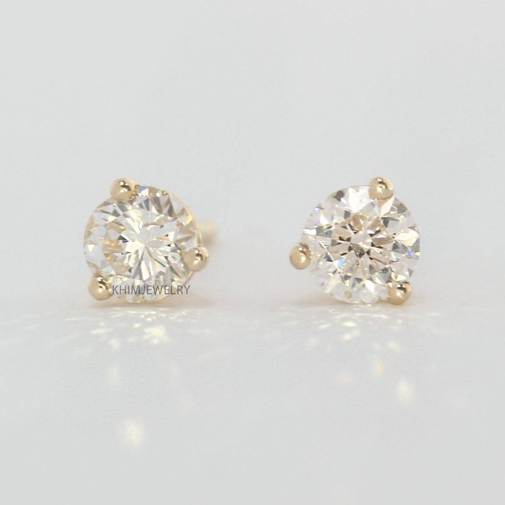 Simple and classic beautiful fine diamonds studs deliver brilliant shine and sit comfortably snug to your ear. ❮❮ Details ❯❯ ◆ Handmade in our Manhattan Studio. ◆ Stones : Diamond, Approx. 1/2 Carat, Round Shape − Conflict-free − Diamond Color : G-H − Diamond Clarity : SI1 − Diamond Setting : 3 prong martini ◆ Material : 14K Yellow Gold, White Gold. ◆ Pls note that we only use fine diamonds for stud earrings, not use commercial quality diamonds like other jewelry shops. ◆ Secured with three pron Gia Certified Classic Diamond Earrings, Classic Vvs Clarity Lab Grown Diamond Earrings, Classic Vvs Clarity Lab-grown Diamond Earrings, 14k Gold Diamond White Round Cut Diamond Earrings, Timeless 14k Gold Diamond Earrings With Brilliant Cut, Classic 14k Gold Brilliant Cut Diamond Earrings, Classic 14k Gold Gia Certified Earrings, Classic Brilliant Cut 14k Gold Diamond Earrings, Gia Certified Classic 14k Gold Earrings