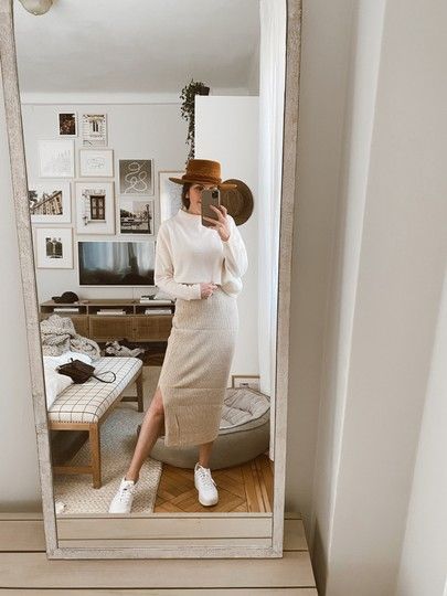 Rib Knit Midi Skirt Outfit, Knit Pencil Skirt Outfit Winter, Ribbed Skirt Outfit Fall, Cream Long Skirt Outfit, Midi Knit Skirt Outfit, Rib Knit Skirt Outfit, Cream Knit Skirt Outfit, Cream Midi Skirt Outfit, Knit Maxi Skirt Outfit