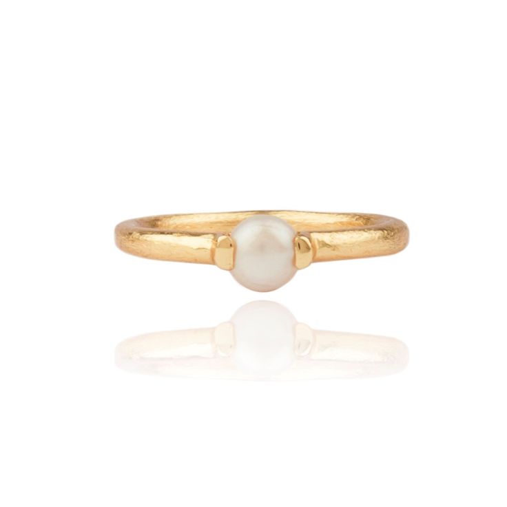 Understated and elegant ring with a shimmering pearl in elevated setting 18K gold plated brass  Gemstones: green onyx  Width:  Nickel, lead and cadmium free Please note that each item is produced by hand and made of natural stones and pearls, and thus not identical 18th Century Jewelry, Pearl House, Uk House, Chunky Pearls, Gold Pearl Ring, August Birthstone Jewelry, July Birthstone Jewelry, Stacked Jewelry, Jewelry Lookbook