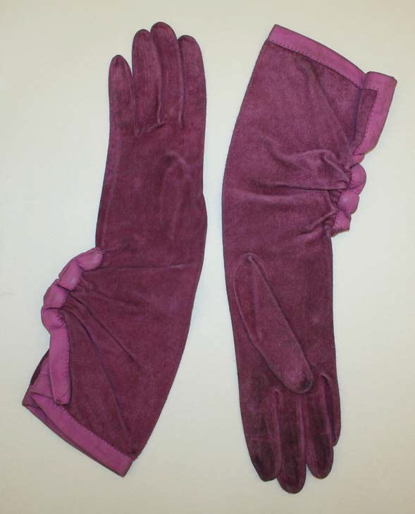 Gloves, Hermès (French, founded 1837): 1930's, French, leather. True Winter, Vintage Gloves, 1930s Fashion, All Things Purple, Victoria Secrets, Womens Gloves, Shades Of Purple, Vintage Handbags, Fashion History