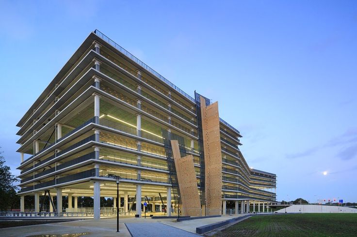 a large building that is next to some grass