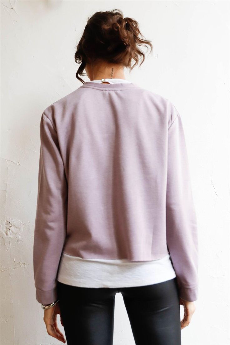 🖤 Cozy up in style with our Lilac Grey Long Sleeve Sweatshirt! This non-stretchy, relaxed fit top features a soft fleece lining and raw hem for a touch of street style. The dropped shoulders and cuffed sleeves add a fun and playful vibe. Perfect for staying warm and looking cool. 🖤 Item features: Lilac grey, solid color, crew round neckline, long cuffed sleeves, raw hem, dropped shoulders, non-stretchy, relaxed fit, fleece lining, soft to touch, cozy, warm, basic, stylish, street style. Grey Solid Color, Stylish Street Style, Lilac Grey, Color Crew, Long Sleeve Sweatshirt, Grey Long Sleeve, Cuff Sleeves, Long Sleeve Sweatshirts, Workout Tops