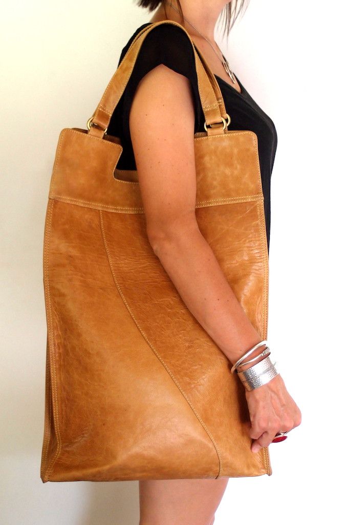 Mi Vida Foldover Tote Versatile Everyday Shoulder Bag With Leather Backing, Foldover Bag, Handmade Leather Shoes, Hip Bag, Big Bags, Beautiful Bags, Womens Fashion Trends, Fun Bags, Leather Tote Bag