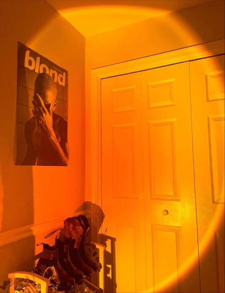 Corner of bedroom with poster on wall. Orange and yellow light on a circular shape projected on wall. Room Lighting Ideas Ceiling, Sunset Theme Bedroom, Sunset Lamp In Room, Orange Room Aesthetic, Room Inspo Sunset Lamp, Sunset Lamp Room, Sunset Lamp Rooms, Room Ideas Aesthetic Sunset Lamp, Sun Interior