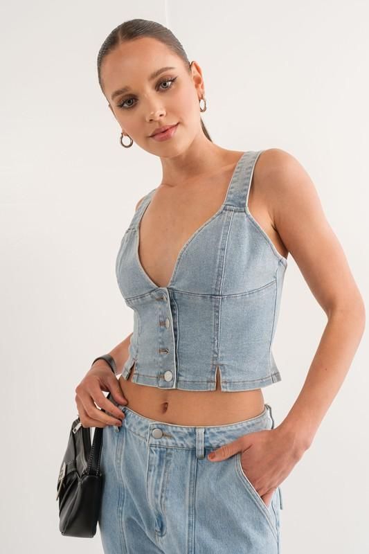 light wash denim v-neck crop top! - light wash denim - smocked back - functioning buttons - sleeveless - sweetheart neckline Model is 5'9" and wearing a size Small Top Light, Neck Crop Top, Light Wash Denim, Denim Top, Sweetheart Neckline, Smocking, Crop Top, Product Description, Crop Tops