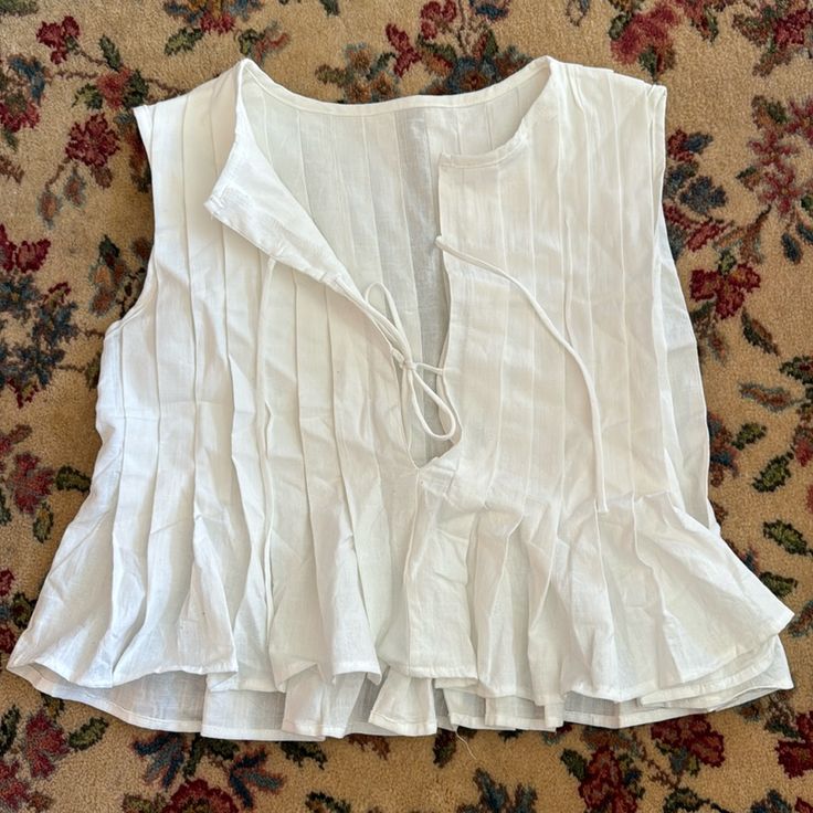 Y2k Ruffles Linen Size Small (Fits Like Medium) Never Worn White Sleeveless Ruffle Linen, White Sleeveless, Sleeveless Blouse, Bow Tie, Ruffles, Color White, Top Blouse, Blouses, Womens Tops