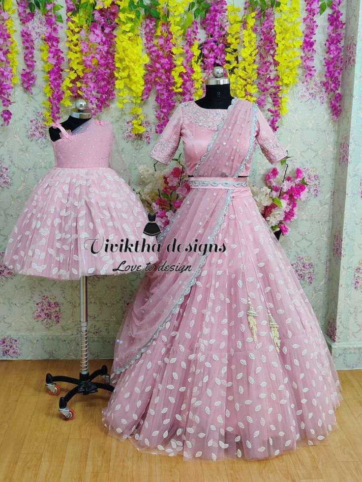 Gown For Mom And Daughter, Mom And Daughter Matching Dress For First Birthday, Mom And Daughter Birthday Outfits, Mumma Daughter Same Dress, Mom And Daughter Lehenga Designs, Birthday Mom And Daughter Dress, Mom Daughter Matching Lehenga, Mom And Daughter Gown, Mom Daughter Lehenga Combo