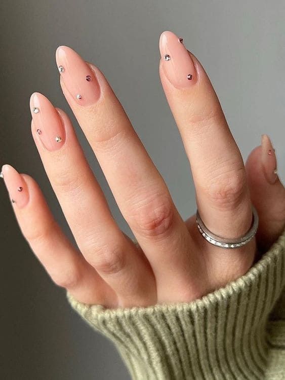 Simple rhinestone accent on nude nails Rhinestone Accent Nail Simple, Gel Rhinestone Nails, Simple Jewl Nails, White Nail With Diamonds, Short Nails Crystals Designs, Jewel Accent Nails, Minimalist Nails With Rhinestones, Simple Bejeweled Nails, Simple Rhinestone Nail Ideas