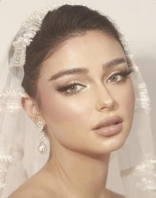 Vintage Glam Bridal Makeup, Classic Hairstyles Women Wedding, Old Hollywood Glamour Wedding Makeup, Bridal Makeup Ethereal, Ethereal Glam Makeup, Bridal Makeup Aesthetic, Bridal Makeup Vintage, Vintage Bridal Nails, Coquette Wedding Makeup