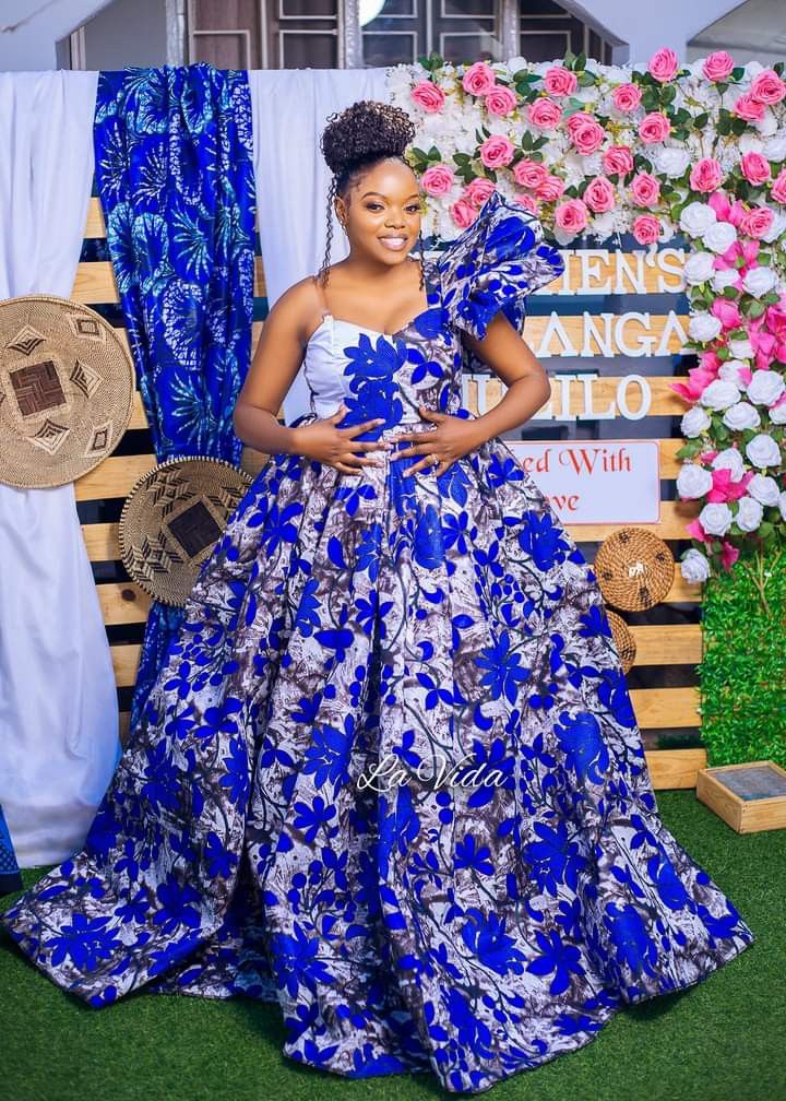 Royal Blue And White African Dress, Blue Long Dresses For Traditional Ceremonies, Ankara Bridal Dress Styles, Blue Embroidered Dress For Traditional Ceremonies, Blue Festive Gown For Traditional Ceremonies, Blue And White African Wedding Dress, Lobola Outfits Bridesmaids, Chitenge Dresses Classy, African Bridal Dress