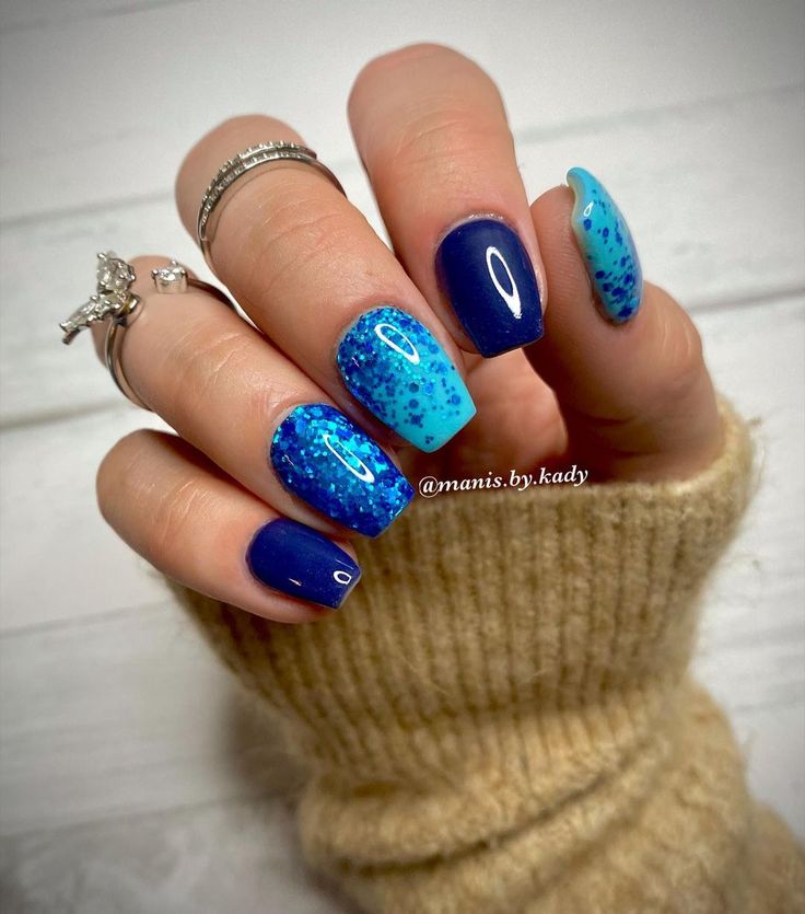 Kady Dennett on Instagram: “I’m so in love with this mani 😍 I feel like I need to be on a gorgeous beach with vivid, clear blue water. ⁣ ⁣⁣⁣⁣ This LE cuticle balm that…” Fall Fingernails, Reflective Nails, Purple Glitter Nails, Witchy Nails, Fingernail Designs, Gel Nail Art Designs, Clear Blue Water, Short Acrylic, Colorful Nail Designs