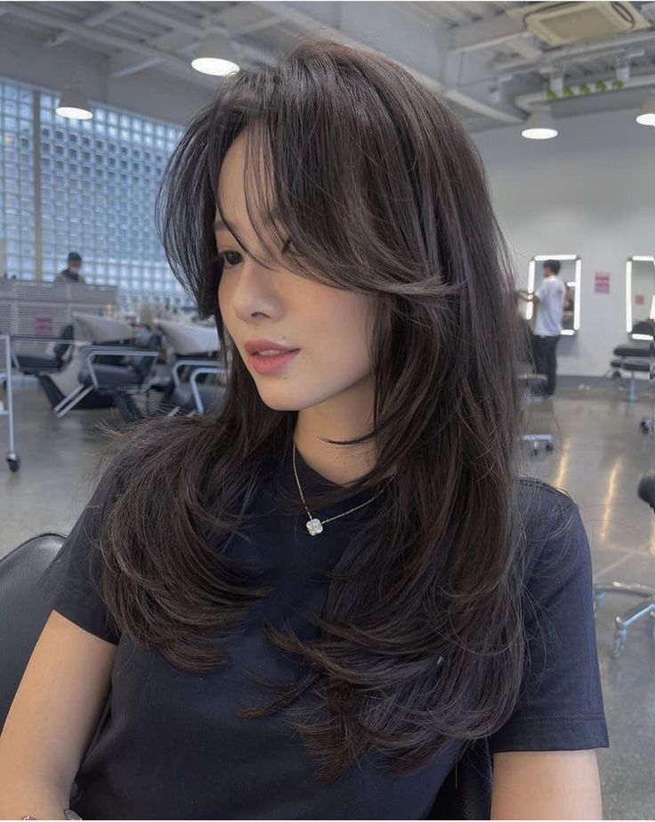 Long And Face Framing Layers, Curtain Bangs Thick Hair Asian, Asian Layer Haircut, Asian Mid Length Hairstyles, Asian Haircut Square Face, Haircuts For Medium To Long Hair, Straight Hairstyles Curtain Bangs, Eight Character Bangs, Medium Length Hair With Layers Black