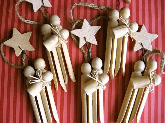 wooden pegs with stars on them are arranged in the shape of men and women