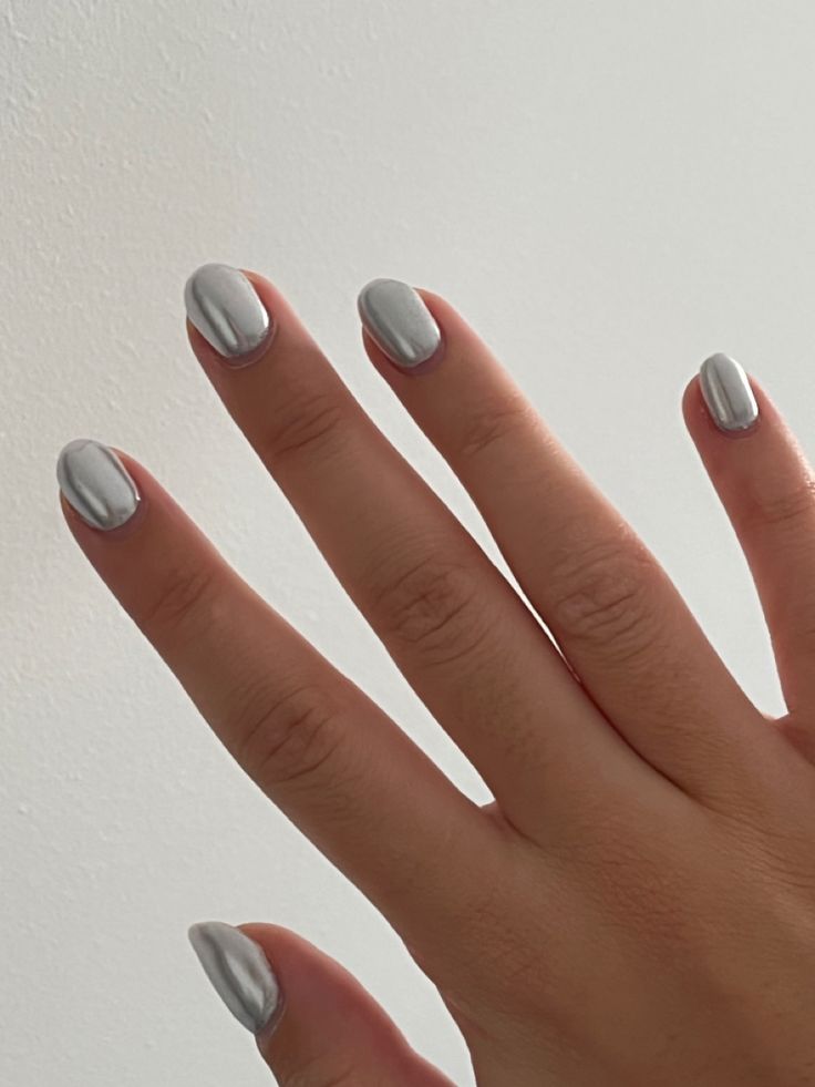 Silver nails | nails inspiration Silver Nails Gel Short, Silver Nails With Chrome, Gray Shellac Nails, Silver Gel Manicure, All Silver Nails, Short Silver Nails Ideas, Silver Monochrome Nails, Short Sliver Nails, Light Silver Chrome Nails