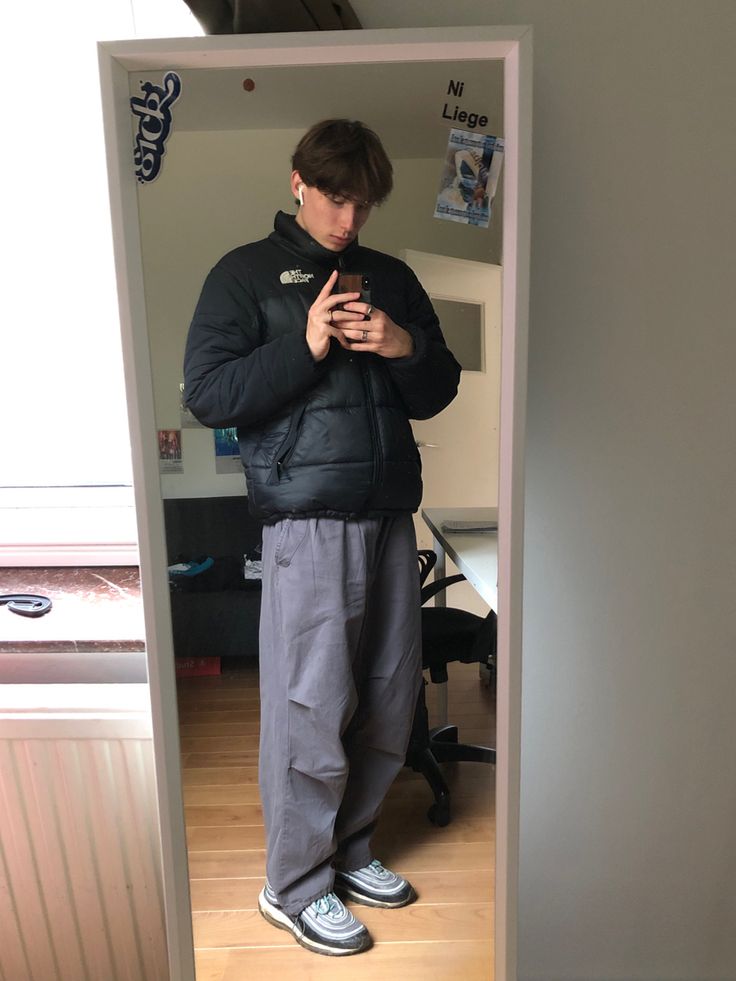 An Winter/Fall outfit for men with a black northface jacket Northface Jacket Outfits, Northface Jacket Outfit, Fall Outfit For Men, Outfit For Men, Fit Inspo, Streetwear Outfit, North Face Jacket, Fall Outfit, Fitness Inspo