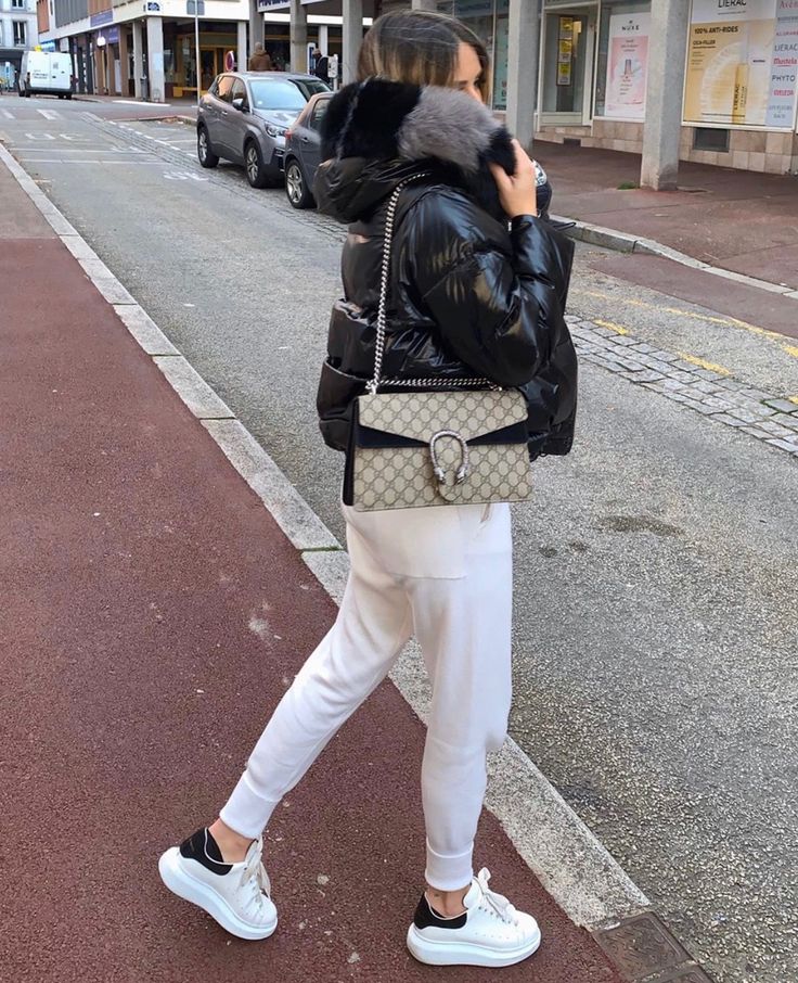 Mcqueen Sneakers Outfit Women, White Gucci Bag, Sneaker Outfits Women, Mcqueen Sneakers, Winter Fit, Black Down, Outfit Women, Casual Work Outfits, Diva Fashion