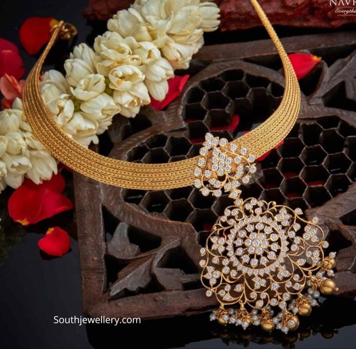 Diamond Attigai, Attigai Necklace Gold, Diamond Jwellary, Choker Sets, Mango Mala, Simple Necklaces, Temple Jewellery Earrings, 22 Carat Gold Jewellery, Indian Bridal Jewelry