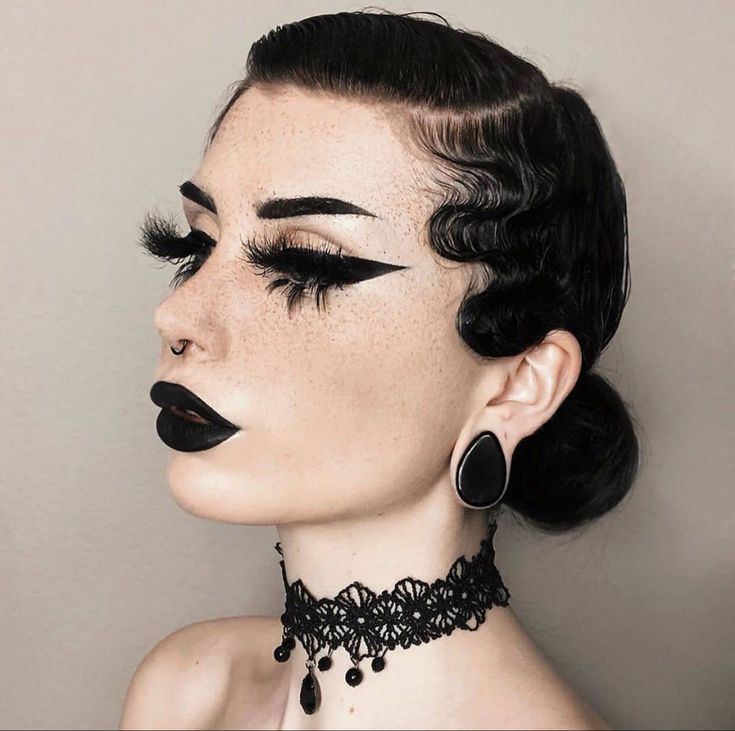 Doing My Hair, Skincare Favorites, Dark Makeup Looks, Alt Makeup, Classic Makeup, Witch Makeup, Finger Waves, Alternative Makeup, Edgy Makeup