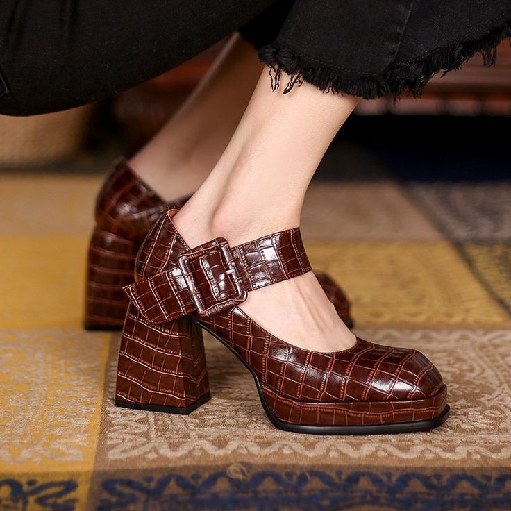 Latest Fashion Shoes, Thick Heel Shoes, Women's Casual Shoes, Heels Online, Buckled Heels, Kitten Heel Pumps, Mary Jane Heels, Jane Shoes, Shoes Heels Pumps